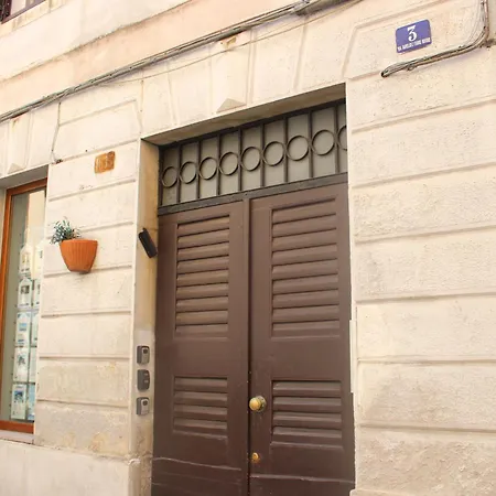 Storico In Viale Apartamento Trieste